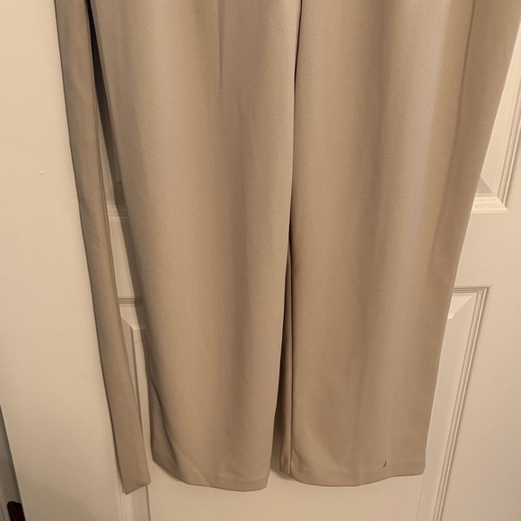NWOT Calvin Klein Women's Jumpsuit - Picture 4 of 7